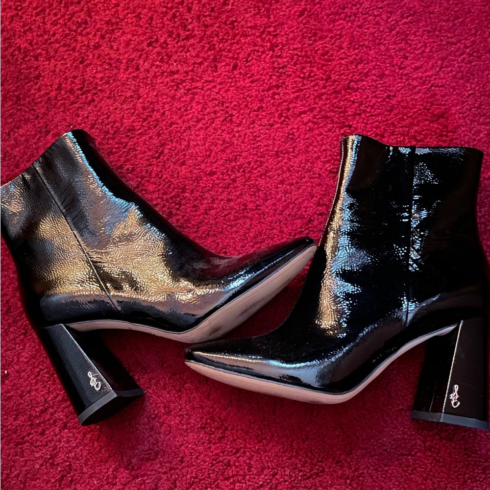Size 5 Sam Edelman glossy black booties.